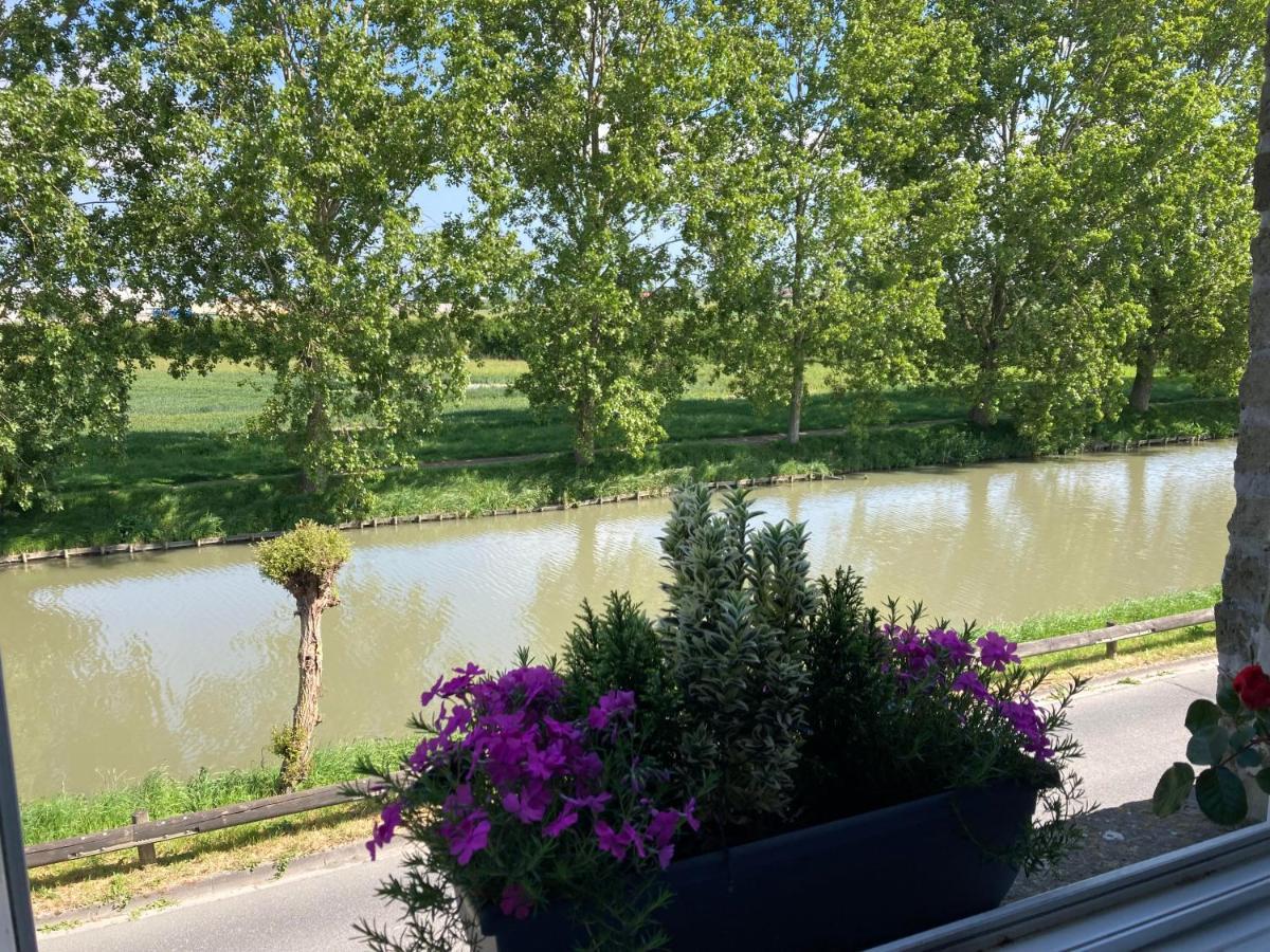 Les Berges Hotel Bourbourg Buitenkant foto